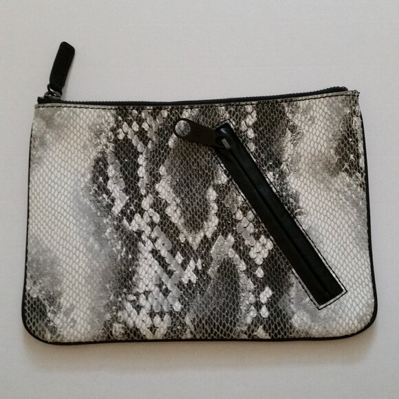 Ladies small purse or clutch in simulated snakeskin. - Picture 3 of 4